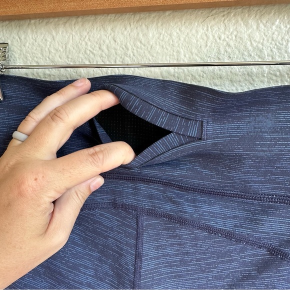 Outdoor Voices Tech Sweat Leggings 3/4 Length Capri Blue Black Women Size Medium - Picture 7 of 9